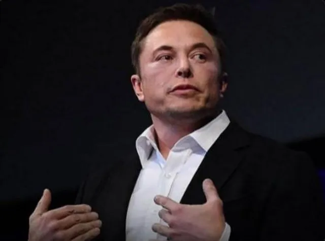 টুইটারের দায়িত্বে ইলন মাস্ক, শীর্ষ নির্বাহীদের শুদ্ধিকরণ শুরু