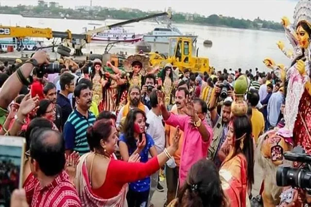 বাবুঘাটে বিসর্জন চলাকালীন বড়সড় দুর্ঘটনা