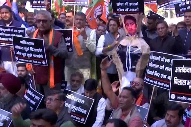 প্রধানমন্ত্রীকে 'কসাই' তকমা, ক্ষোভে ফেটে পড়লেন বিজেপি কর্মীরা