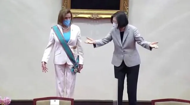 পেলোসিকে তাইওয়ানের সর্বোচ্চ বেসামরিক সম্মাননা প্রদান করেছেন প্রেসিডেন্ট সাই