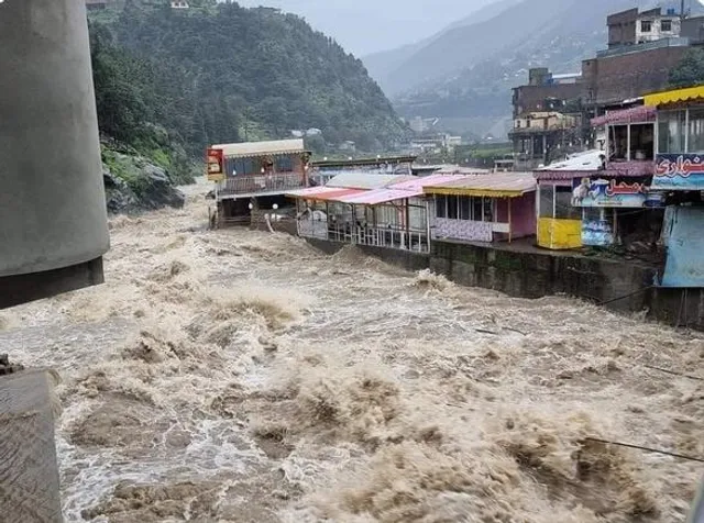 দুর্যোগপূর্ণ বন্যার মধ্যে পাকিস্তানে টেলিকম পরিষেবা স্থগিত