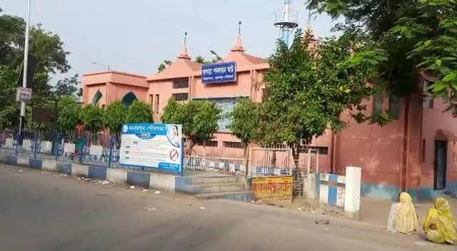 গভীর রাতে বহরমপুরে শ্যুটআউট, আহত ১