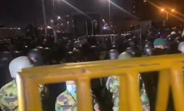 বিক্ষোভকারীদের শিবিরে হানা শ্রীলঙ্কার সেনার, সংঘর্ষে আহত ৫০