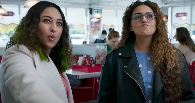 হুমা কুরেশি এবং সোনাক্ষী সিনহার ডাবল এক্সএল ট্রেলার দেখুন