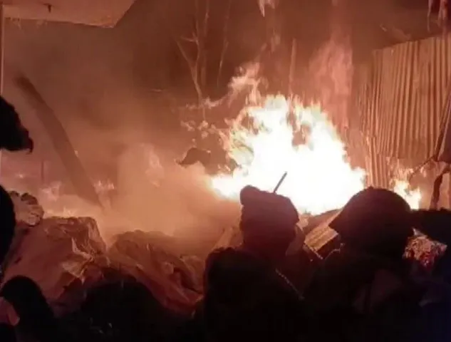 কাঁকরবাগের রাজা উৎসব কমিউনিটি হলে আগুন