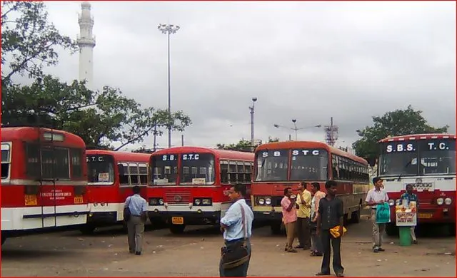 ধর্মতলা থেকে কিছুটা ছাড়ল দুরপাল্লার বাস