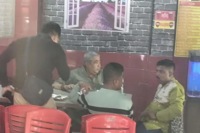 শক্তিগড়ে অনুব্রতর ব্রেকফাস্ট টেবিলে কারা?