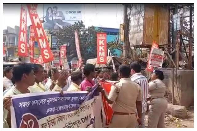 জেলাশাসকের দপ্তরের বাইরে বিক্ষোভ সমাবেশ