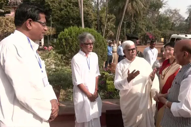 শান্তিনিকেতনে রবীন্দ্র ভবন পরিদর্শন করলেন প্রতিরক্ষামন্ত্রী