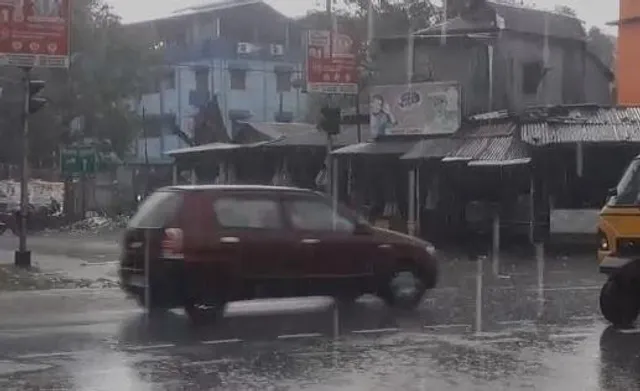 মুষলধারে বৃষ্টি শুরু, ফের জলযন্ত্রনায় ভুগছেন মানুষ