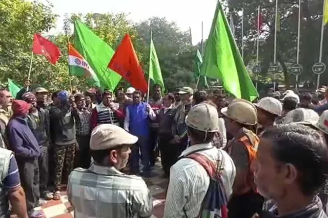 একাদশ বেতন কমিশনের সমঝোতার দাবিতে শ্রমিক সংগঠনগুলির বিক্ষোভ কর্মসূচি