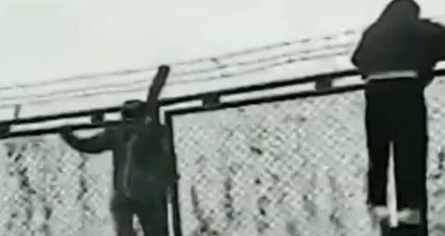 বিশ্বের সবচেয়ে বড় আইফোন কারখানা থেকে কোভিড লকডাউনের ভয়ে পালাচ্ছে শ্রমিকরা প্রকাশ্যে এলো ভিডিও