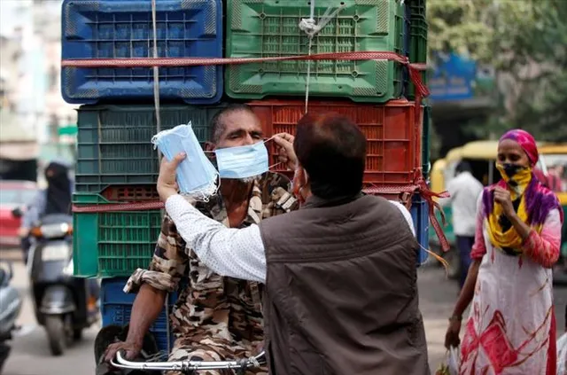 ভাঙ্গল রেকর্ড, দৈনিক সংক্রমণ ১ লক্ষ পার
