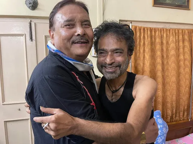 মদন মিত্রের বায়োপিকে গান গাইবেন নচিকেতা