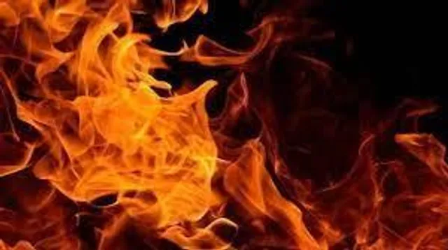 কলুটোলা স্ট্রিটের গুদামে ভয়াবহ  আগুন, ঘটনাস্থলে দমকলের ২০টি ইঞ্জিন