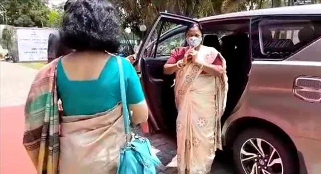 রাজ্যপালের সঙ্গে দেখা করতে এলেন হলদিয়ার বিধায়িকা তাপসী মন্ডল