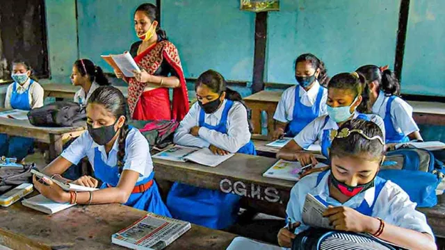 শিক্ষকের অভাবে ফের বন্ধ সরকারি স্কুল