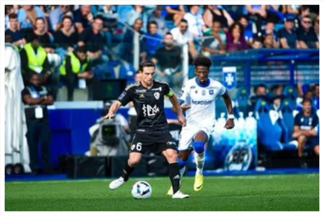 দশজনের টিমের বিরুদ্ধে হেরে গেল অ্যাজাসিও