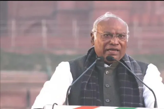 বিজেপি ভয় পেয়েছে, দাবি মল্লিকার্জুন খাড়গের