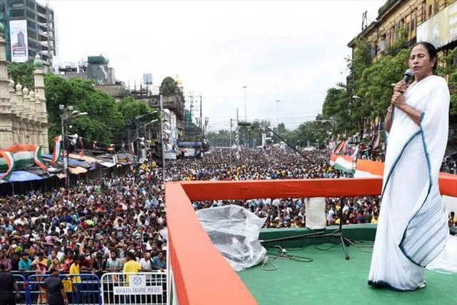 বামেদের বিরুদ্ধে চাকরি বিক্রির অভিযোগ মমতার