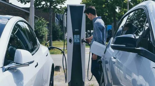 তিন গুণ বাড়ল বৈদ্যুতিক গাড়ি বিক্রি