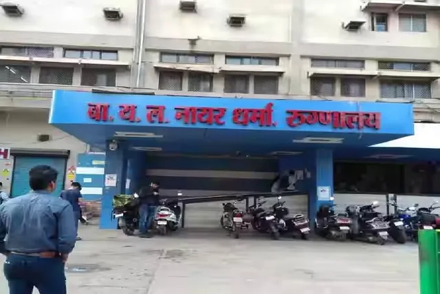 ধসে পড়ল হাসপাতালের সিলিংয়ের কিছু অংশ, আহত একাধিক