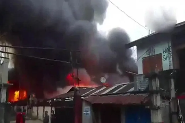 বিধ্বংসী আগুনে পুড়ে ছাই ৭০০টি দোকান