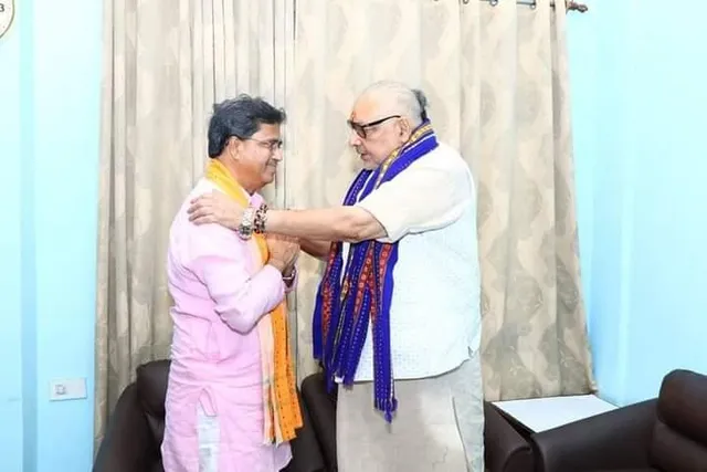 দুই মন্ত্রীকে সংবর্ধনা জানালেন মানিক সাহা