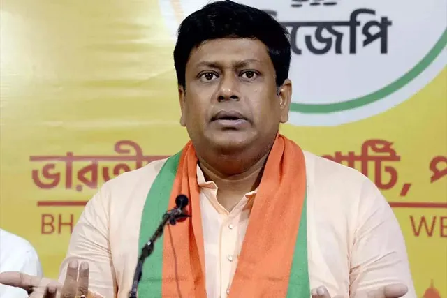 ফাঁস হল ইংরেজি পরীক্ষার প্রশ্নপত্র! বিস্ফোরক সুকান্ত মজুমদার