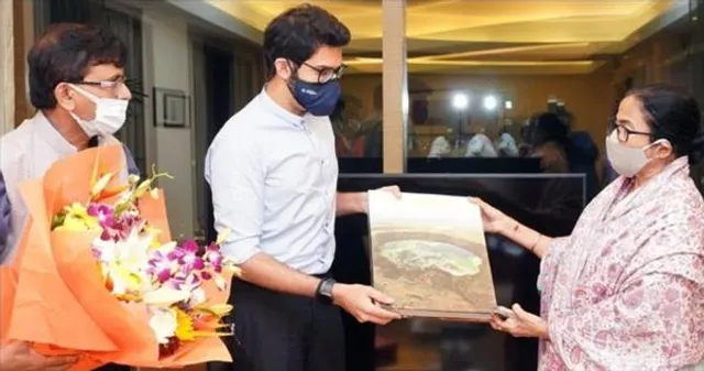 উদ্ধব-পুত্র আদিত্যের সঙ্গে সাক্ষাৎ মমতার