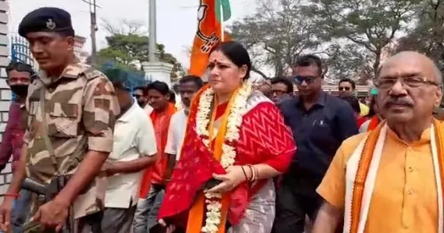 প্রচারে বিজেপি প্রার্থী অগ্নিমিত্রা পাল