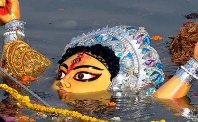 বিজয়া দশমীতে বাড়িতে করুন এই ছোট্ট কাজটি, লক্ষ্মীর কৃপা থাকবে