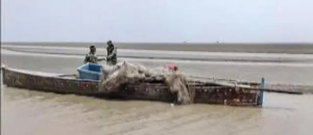 পরিত্যক্ত পাকিস্তানি নৌকা আটক করল বিএসএফ