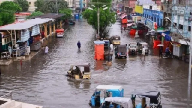 বন্যা মোকাবিলায় আন্তর্জাতিক মহলের সাহায্য চাইতে চলেছে পাকিস্তান