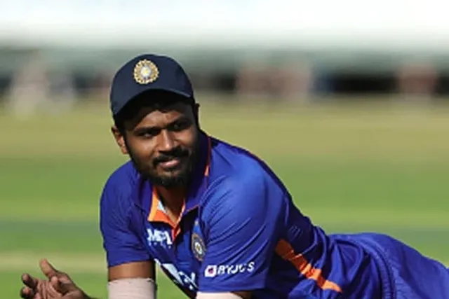 সঞ্জুর হয়ে ব্যাট ধরলেন প্রাক্তন পাক ক্রিকেটার