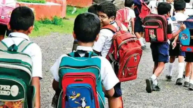 তালাবন্ধ করে রাখা হল পড়ুয়াদের, কীসের শাস্তি?