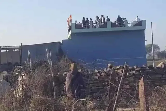 ফার্মহাউসে চা বিরতি রাহুলের, বাইরে অপেক্ষা করতে হল মালিককে