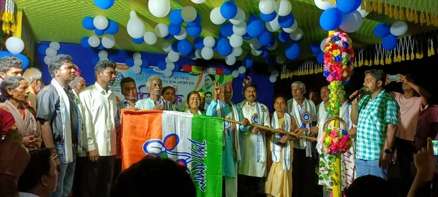 নয়াগ্রামে দিলীপ ঘোষের আত্মীয় সহ শতাধিক বিজেপি কর্মী যোগদান করল তৃণমূল কংগ্রেসে