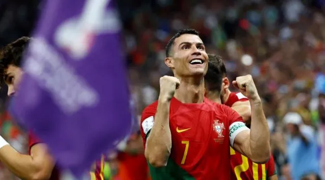 ফার্নান্দেজের জোড়া গোলে শেষ ষোলোতে পর্তুগাল