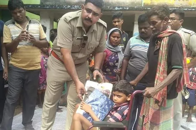 দুঃস্থ শিশুদের মুখে হাসি ফোটালো সহায় ক্যাম্প