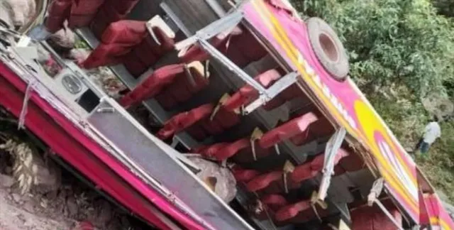 জম্মু-কাশ্মীরে দুর্ঘটনা, খাদে বাস পড়ে মৃত ২, আহত ৩৮