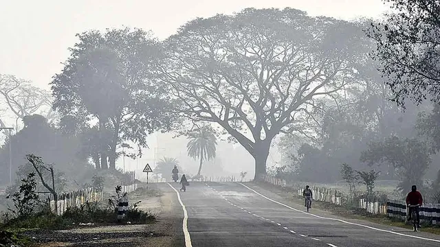 জাঁকিয়ে শীত কলকাতা থেকে কোচবিহারে