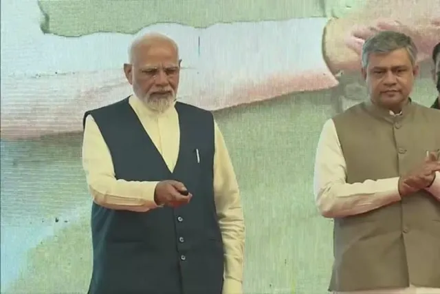 বিভিন্ন রেল প্রকল্পের সূচনা করলেন মোদী