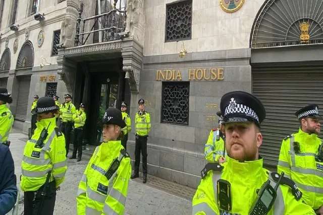 উত্তেজনা বৃদ্ধি, লন্ডনে ভারতীয় হাইকমিশনের বাইরে পুলিশ মোতায়ন- দেখুন ভিডিও