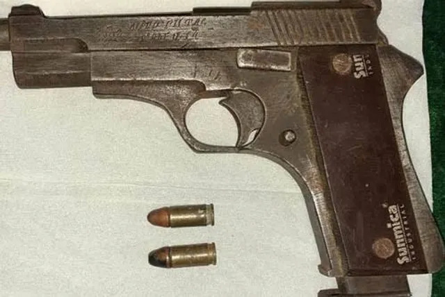 বেআইনি আগ্নেয়াস্ত্র সহ গ্রেফতার ১