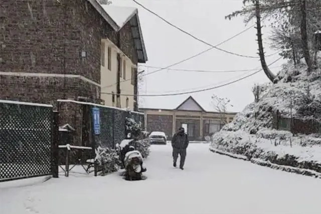 নারকান্ডা স্টেশনে তুষারপাত