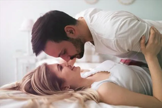 কাজের মাঝে রোম্যান্স