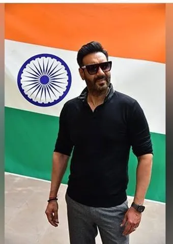 ভোলার শুটিং শেষে এক স্টাইলিশ অবতারে অজয় ​​দেবগন