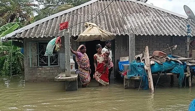 নিম্নচাপ ও ভরা কোটালের জেরে বিধ্বস্ত সুন্দরবনের একাধিক এলাকা