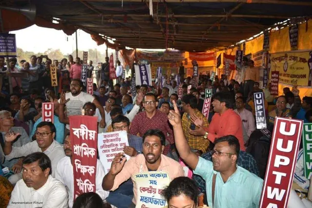 ৪৮ ঘণ্টার কর্মবিরতির সিদ্ধান্তে অনড় আন্দোলনরত সরকারি কর্মীরা